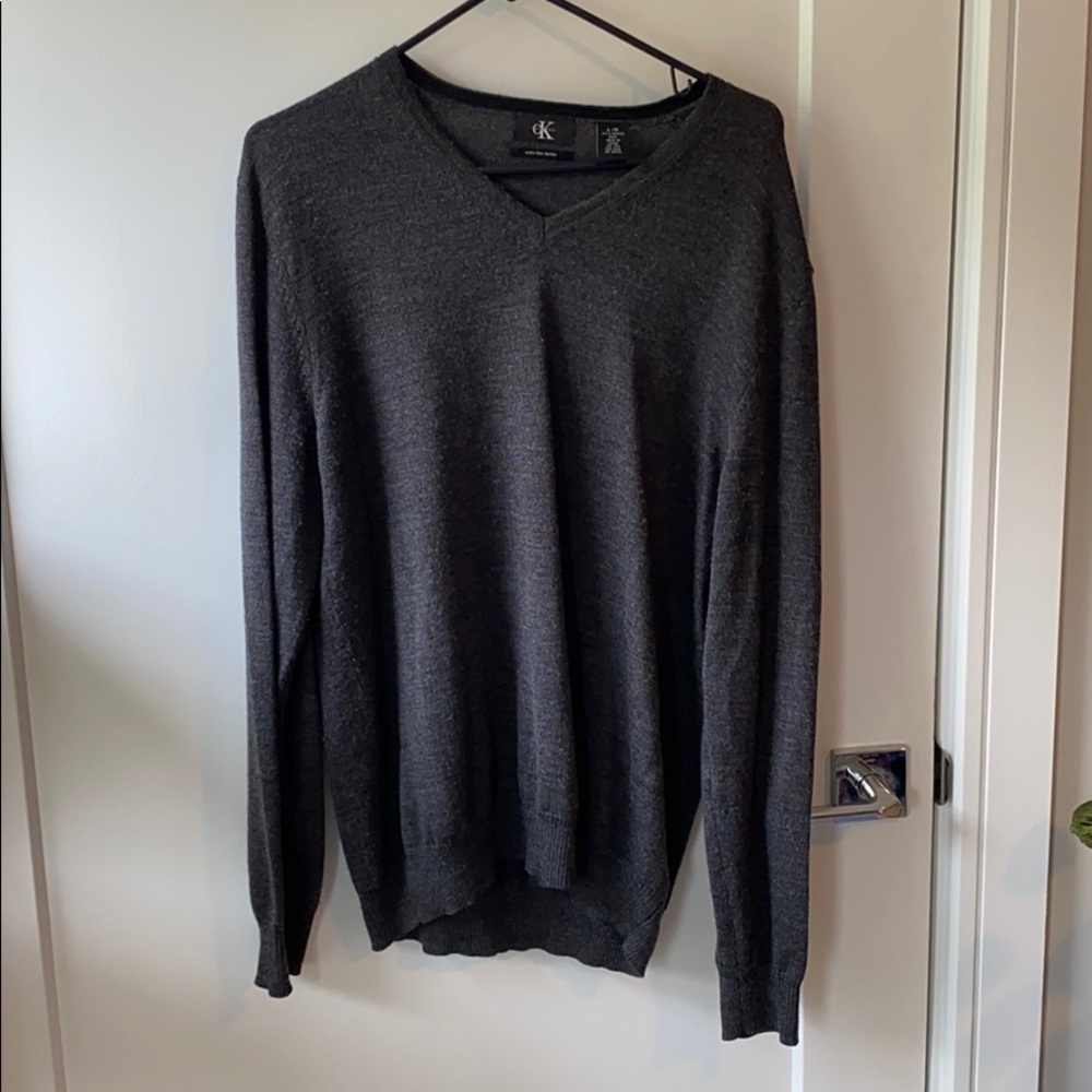 Calvin Klein V-Neck Sweater Size Large